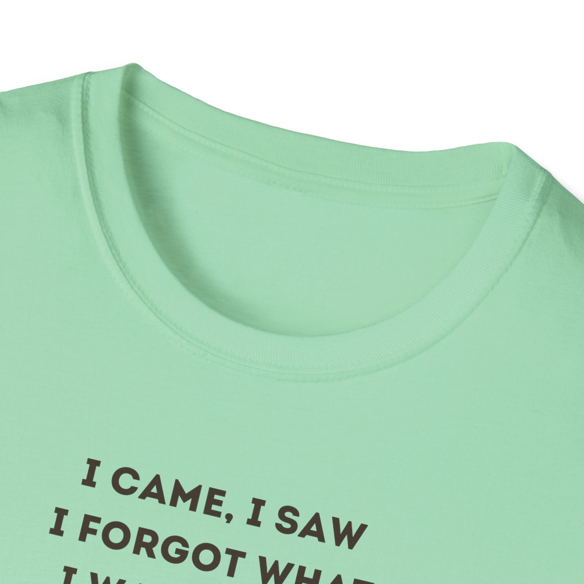Funny Forgetful Grandpa Quote T-Shirt | Retro Grandpa I Got to Pee Illustration